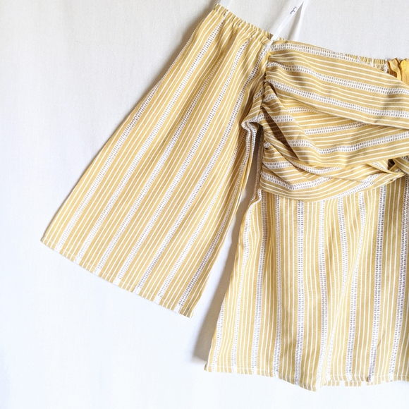 Lulu's Beyond Belief Off Shoulder Knot Front Top - Picture 4 of 10